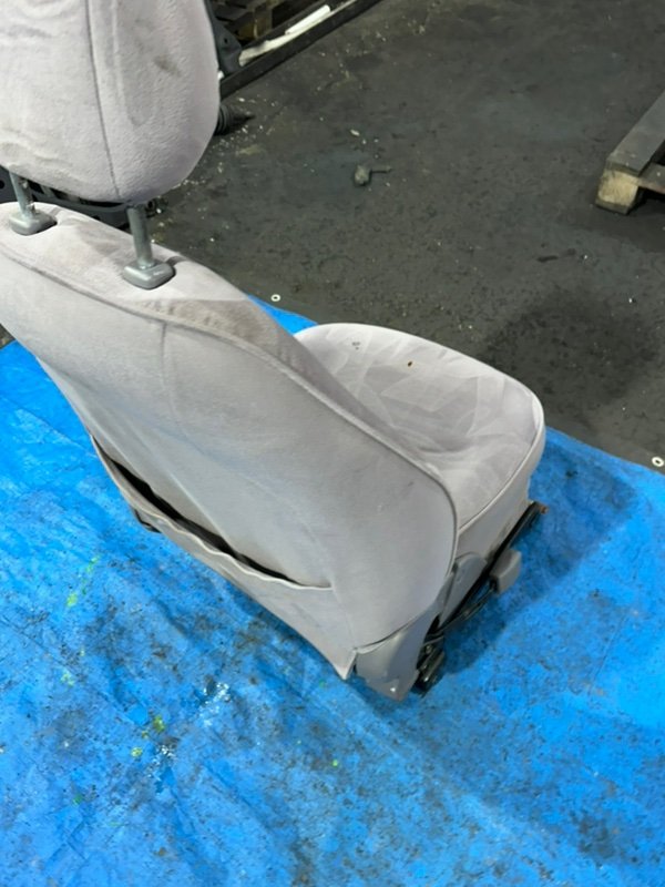 Сиденье переднее левое Platz 2001 SCP11 1SZFE Сиденье переднее левое Platz 2001 SCP11 1SZFE