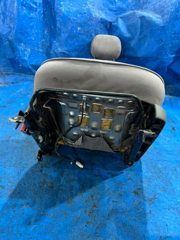 Сиденье переднее левое Platz 2001 SCP11 1SZFE Сиденье переднее левое Platz 2001 SCP11 1SZFE