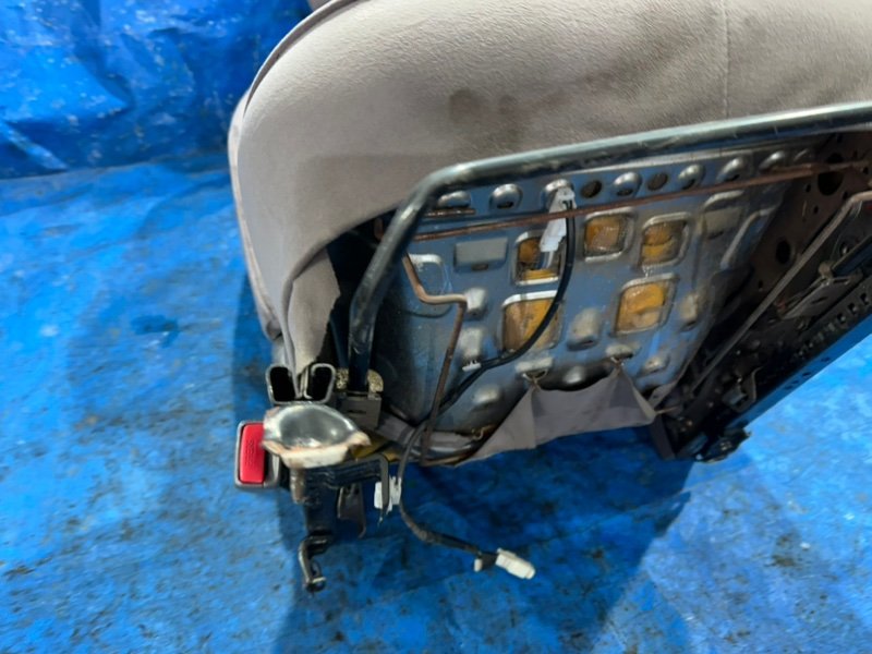 Сиденье переднее левое Platz 2001 SCP11 1SZFE Сиденье переднее левое Platz 2001 SCP11 1SZFE