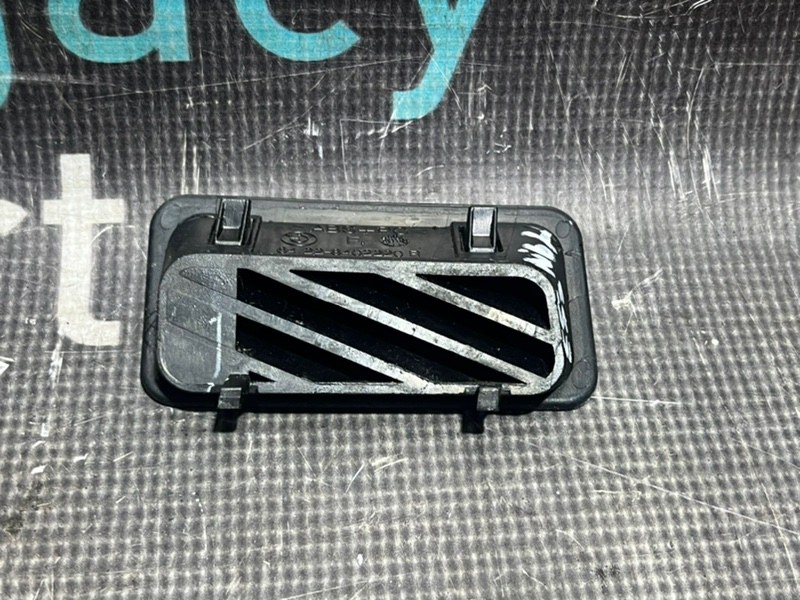 Дефлектор воздушный правый BMW X5 E53 N62B44