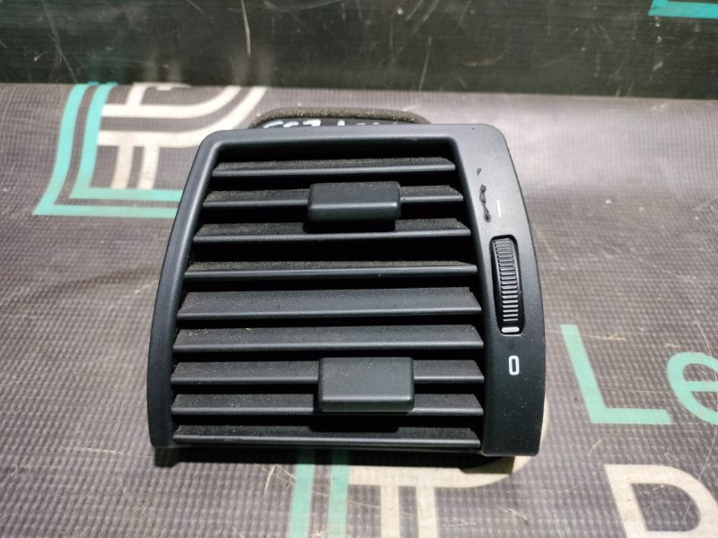 Запчасть дефлектор обдува левый BMW X5 2003 E53 M54B30 306S3 64228402215 контрактная Дефлектор обдува левый BMW X5 2003 E53 M54B30 306S3 64228402215 контрактная