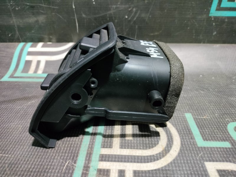 Дефлектор обдува левый X5 2003 E53 M54B30 306S3 Дефлектор обдува левый X5 2003 E53 M54B30 306S3