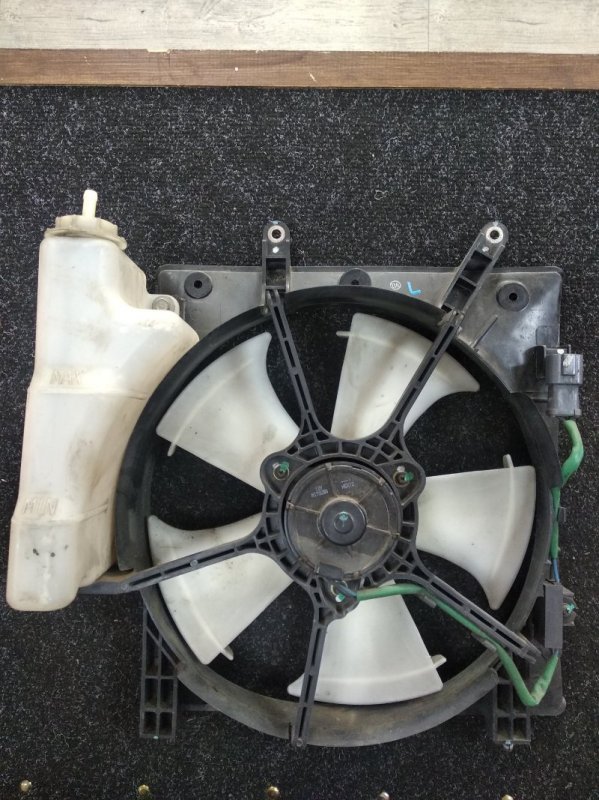 Диффузор радиатора Honda Fit Aria GD8 левый