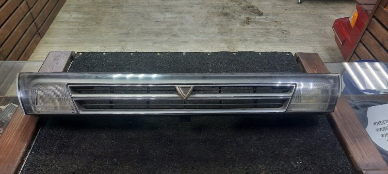 Решетка радиатора Toyota Vista SV30