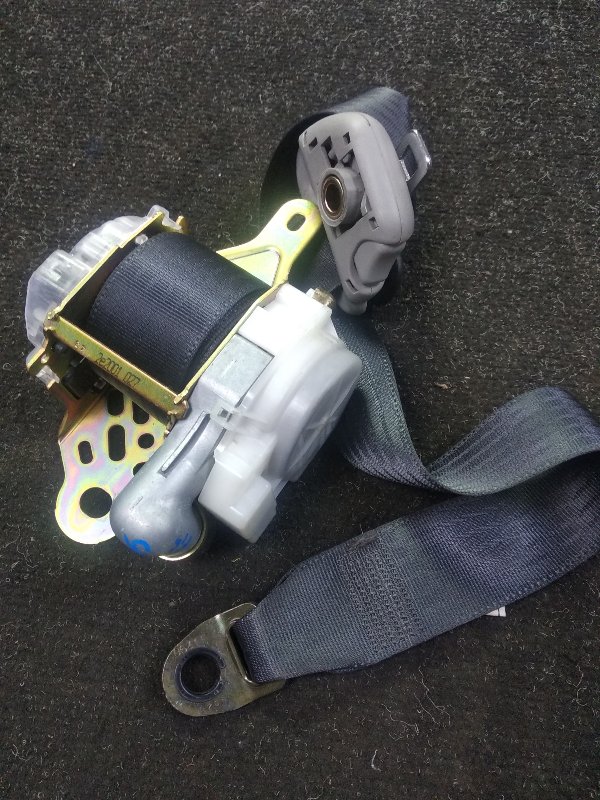 Ремень безопасности Toyota Harrier MCU15-0304266 1MZFE 2002 передний правый