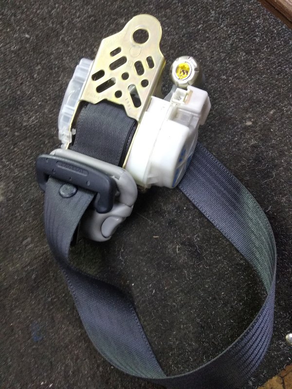 Ремень безопасности Toyota Harrier MCU15-0304266 1MZFE 2002 передний правый