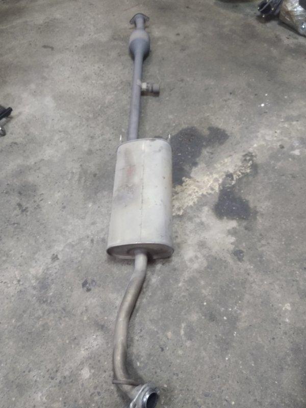 Глушитель Toyota Harrier GSU35-2021348 2GRFE 2006
