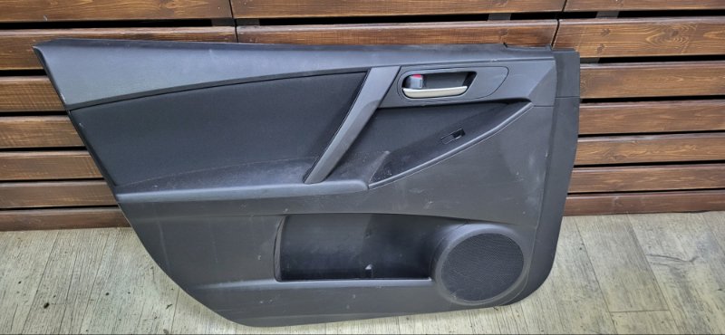 Обшивка двери Mazda Axela BL5FW передняя левая