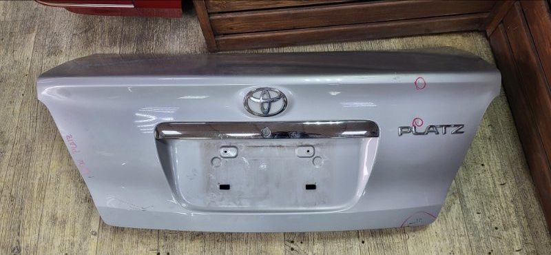 Крышка багажника Toyota Platz SCP11 2005