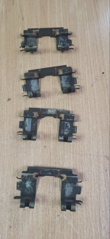 Пружинки на колодки HONDA STREAM RN1 D17A передние (б/у)