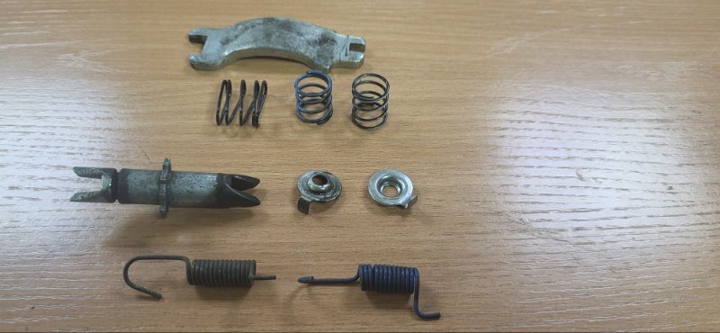 Механизм стояночного тормоза TOYOTA MARKII JZX90 1JZGE задний левый (б/у) Механизм стояночного тормоза TOYOTA MARKII JZX90 1JZGE задний левый (б/у)