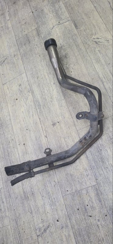 Горловина топливного бака TOYOTA CAMRY GRACIA MCV21 2MZFE (б/у) Горловина топливного бака TOYOTA CAMRY GRACIA MCV21 2MZFE (б/у)