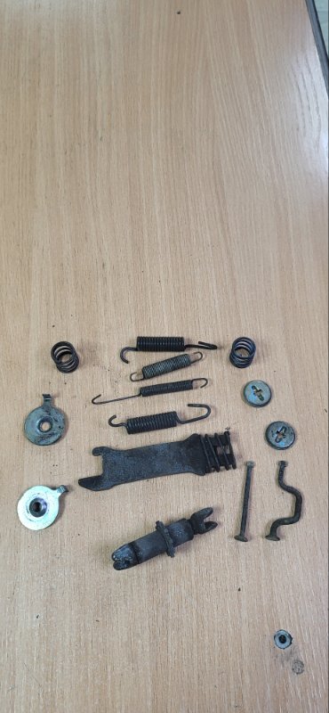 Механизм стояночного тормоза TOYOTA ESTIMA ACR40W 2AZFE задний правый (б/у) Механизм стояночного тормоза TOYOTA ESTIMA ACR40W 2AZFE задний правый (б/у)