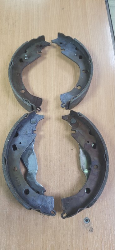 Колодки тормозные TOYOTA SIENTA NCP81 1NZFE задние (б/у) Колодки тормозные TOYOTA SIENTA NCP81 1NZFE задние (б/у)