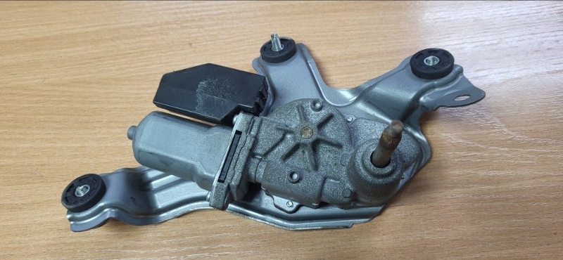 Мотор дворников TOYOTA AVENSIS ADT271 2ADFTV задний (б/у)