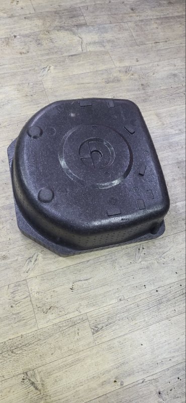 Задняя полка TOYOTA AVENSIS ADT271 2ADFTV (б/у)