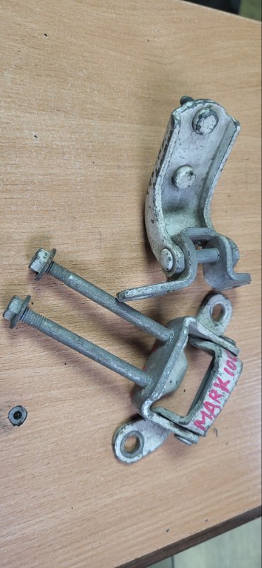 Петля дверная TOYOTA MARKII JZX100 задняя правая (б/у)