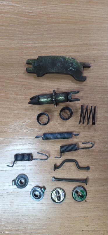 Механизм стояночного тормоза TOYOTA MARKII JZX90 1JZGE задний правый (б/у)