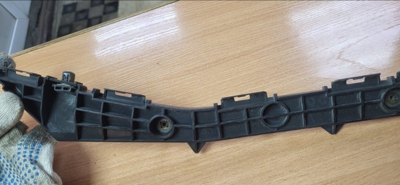 Крепление бампера TOYOTA AVENSIS ZRT272W 3RRFAE заднее левое (б/у)