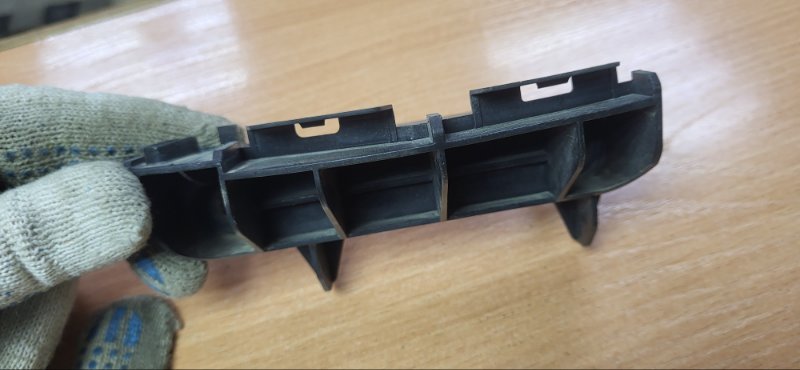 Крепление бампера TOYOTA AVENSIS ZRT272W 3RRFAE заднее правое (б/у)