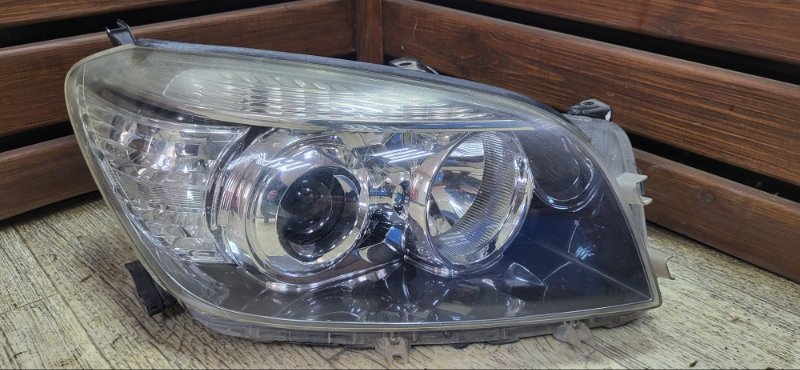 Фара TOYOTA RAV4 ACA30 правая (б/у)