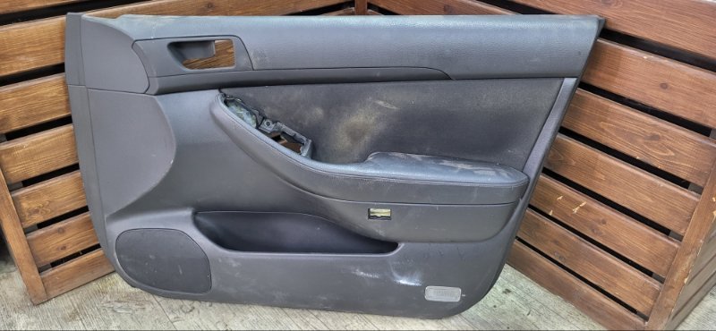 Обшивка двери TOYOTA AVENSIS AZT250 1AZFSE передняя правая (б/у)
