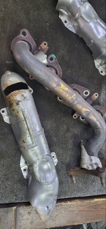 Коллектор выпускной TOYOTA CROWN MAJESTA UZS186 3UZFE 2005 левый (б/у)