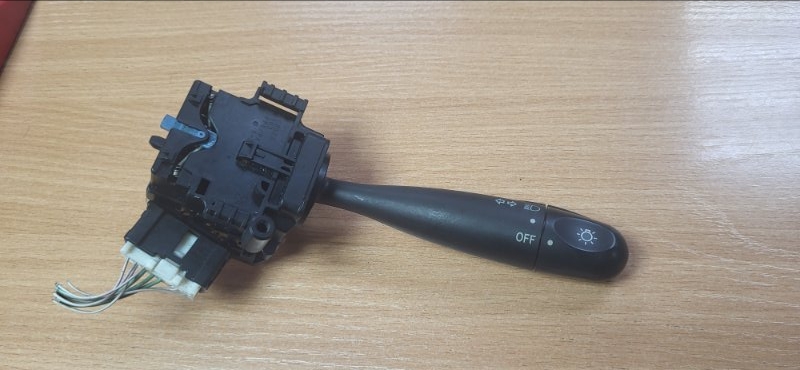 Переключатель поворотов TOYOTA COROLLA NZE121 (б/у)