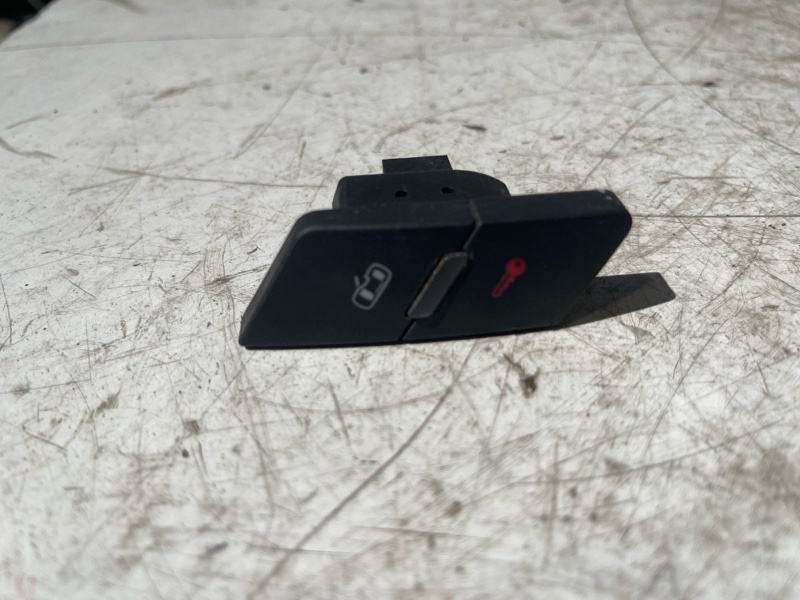 Кнопка открытия двери Audi A6 2001 C5 AYM 4B1962107B98 контрактная
