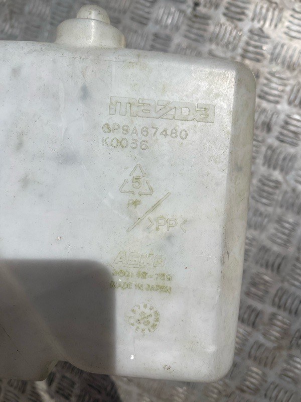 Бачок стеклоомывателя 6 2004