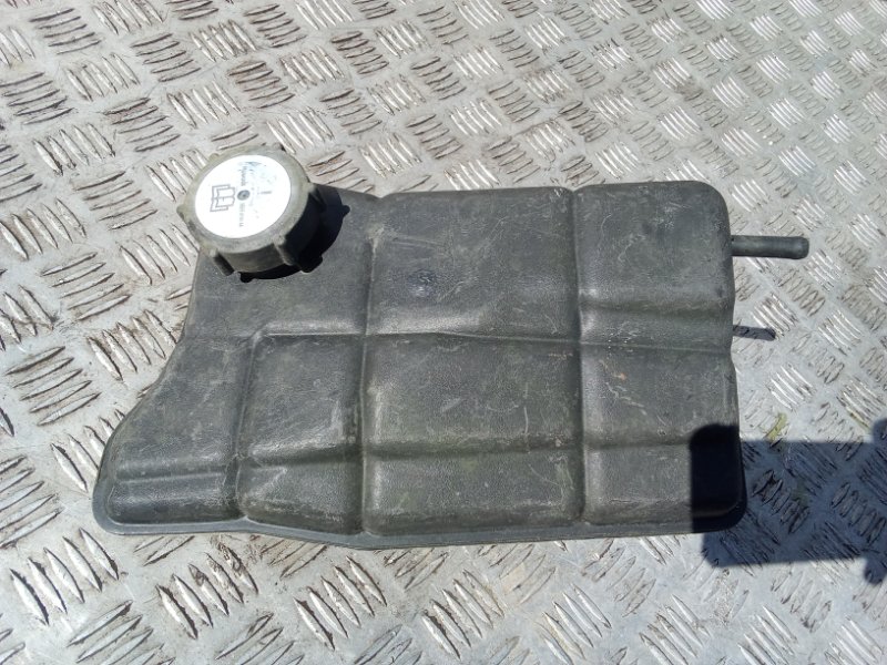Запчасть бачок расширительный Ford Mondeo 2003 1S718K218 контрактная Бачок расширительный Ford Mondeo 2003 1S718K218 контрактная