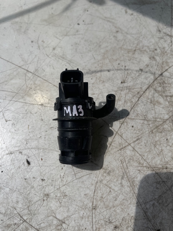 Насос омывателя Mazda 323F 1991 BG 8603102451 контрактная