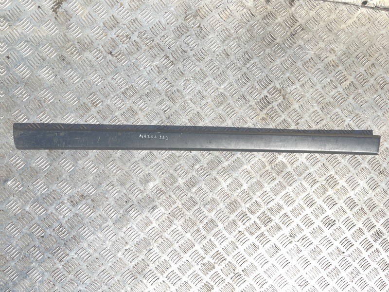Молдинг двери передний левый Mazda 323F 1991 BG B48150692 контрактная