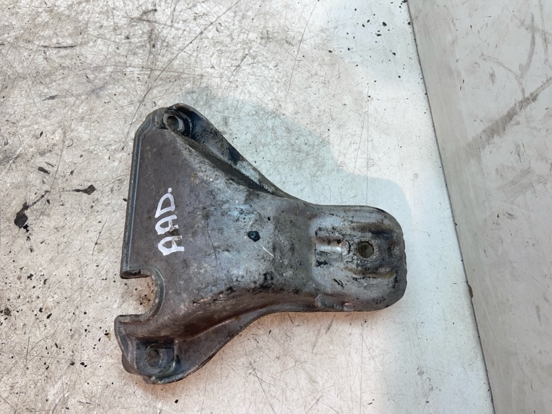 Кронштейн двигателя правый Audi 100 1991 C4 AAD 893199308C контрактная