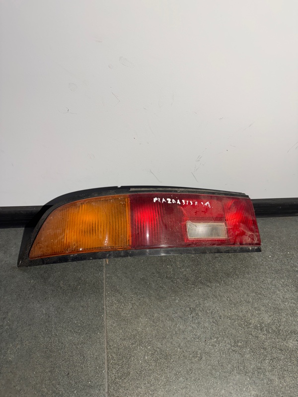 Фонарь задний задний левый Mazda 323F 1991 BG 7r0188103 контрактная