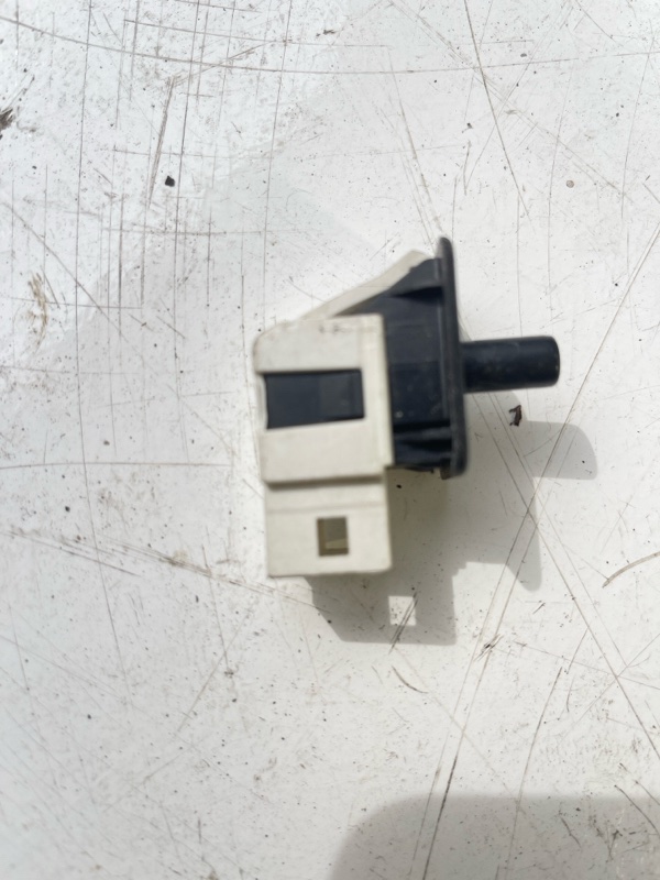 Запчасть датчик открытия двери Mercedes-Benz E280CDI 2007 W211 642961 A2028209410 контрактная Датчик открытия двери Mercedes-Benz E280CDI 2007 W211 642961 A2028209410 контрактная