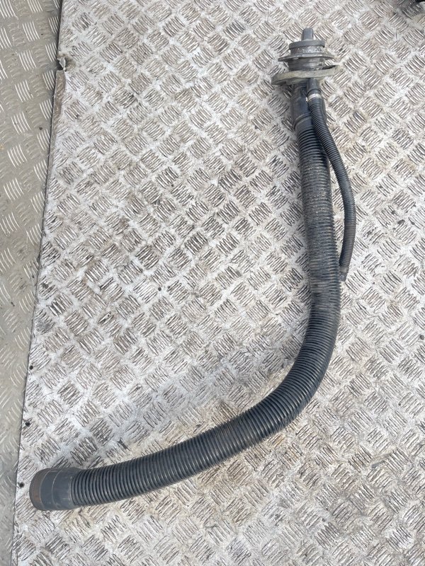 Горловина топливного бака Mercedes V-klass 2001 W638 611980 A6384700120 контрактная