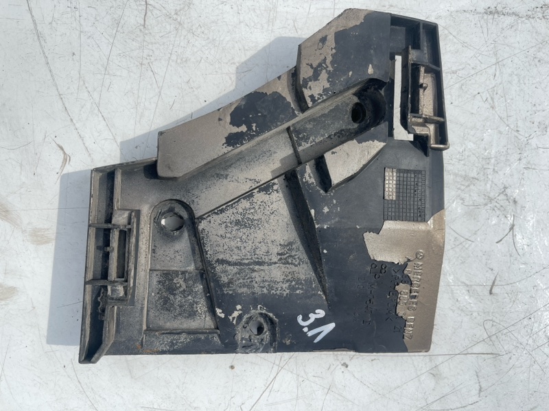 Крепление бампера заднее левое Mercedes V-klass 2001 W638 611980 A6388850121 контрактная