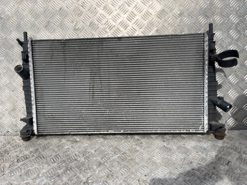 Радиатор охлаждения двигателя Ford Focus 2009 MK2 3M5H8005TL контрактная