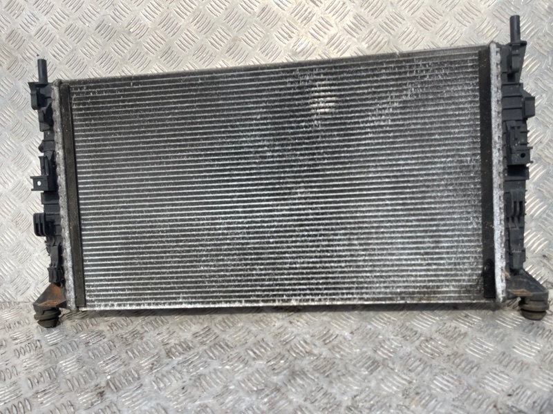 Радиатор охлаждения двигателя Ford Focus MK2