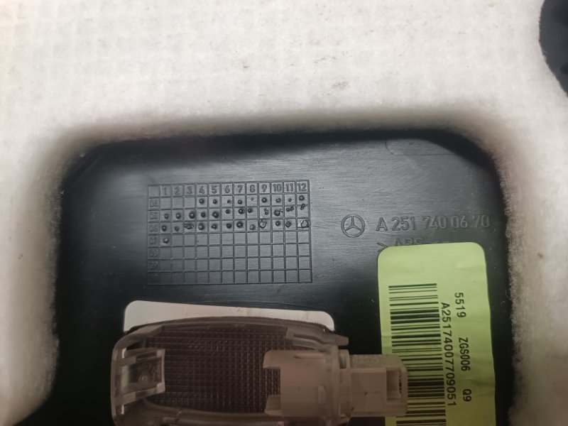 Накладка крышки багажника R-Class 2008 W251 3.5