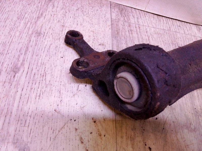 Рычаг подвески нижний передний правый Nissan Almera n16 1.5 QG15DE