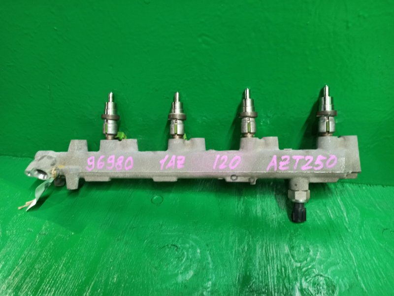 Форсунки бензиновые TOYOTA AVENSIS AZT250 1AZ-FSE 23250-28070 (б/у)