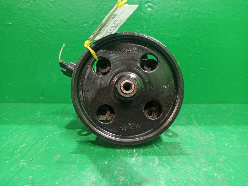 Насос гидроусилителя руля FORD FOCUS II CB4 HWDA 4M51-3A696-AD (б/у)