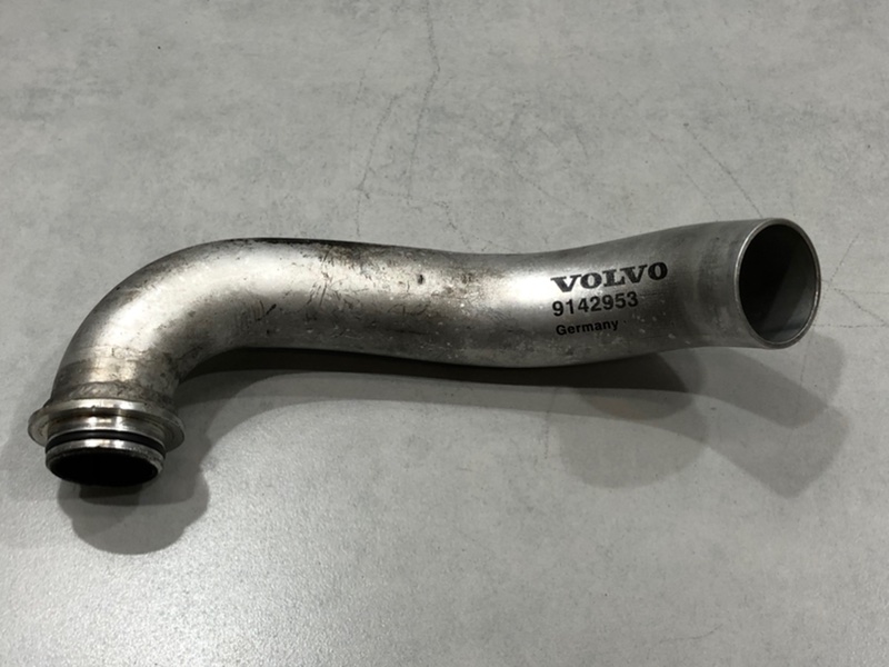 Патрубок интеркулера Volvo S80 2000 B6284T 9142953 контрактная