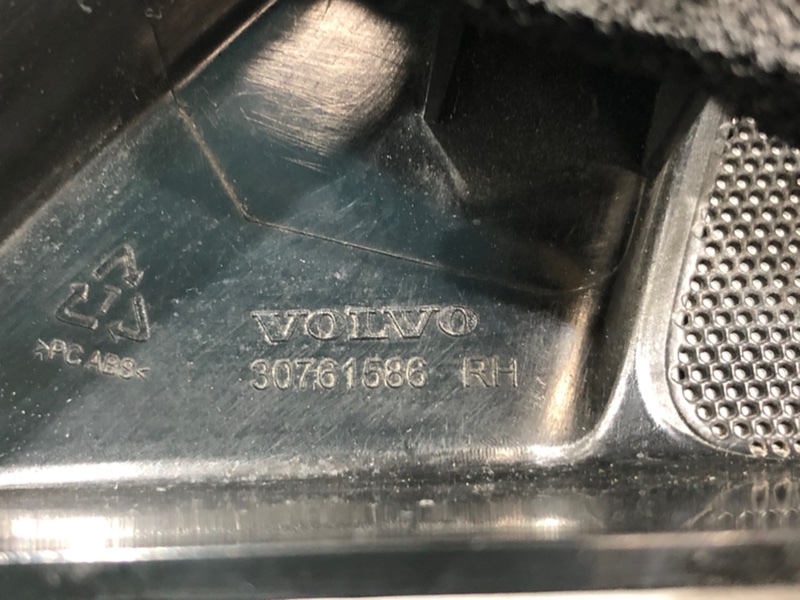 Крышка зеркала внутренняя правая XC60 2010