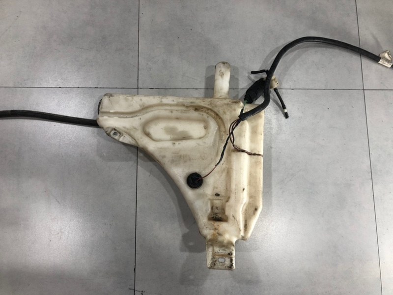 Бачок стеклоомывателя Q7