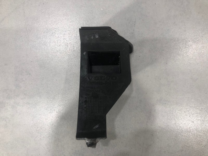 Кронштейн переднего бампера правый Volvo S40 2008 30678482 контрактная