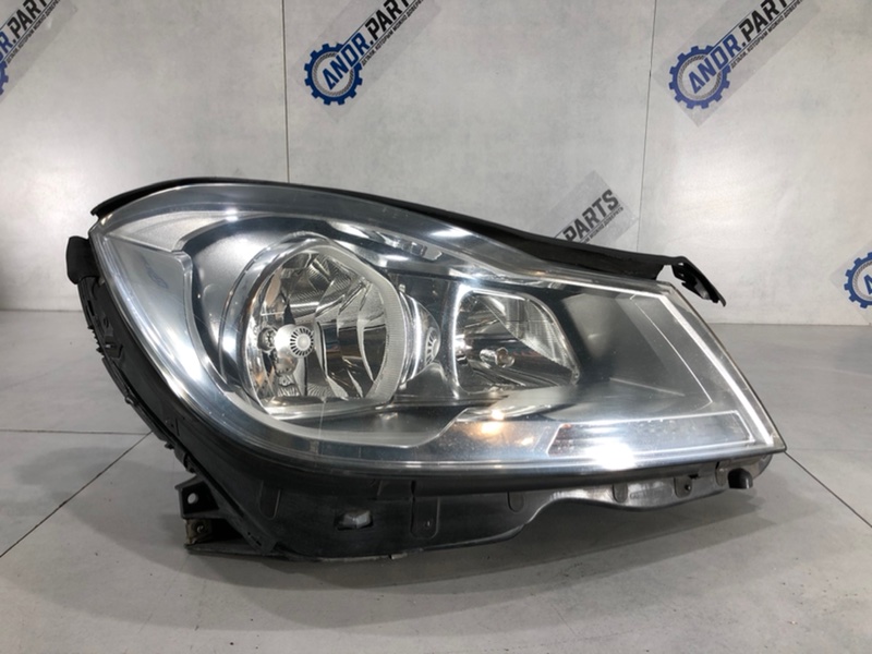 Фара галогеновая передняя правая Mercedes C 2011 W204 2048205259 контрактная