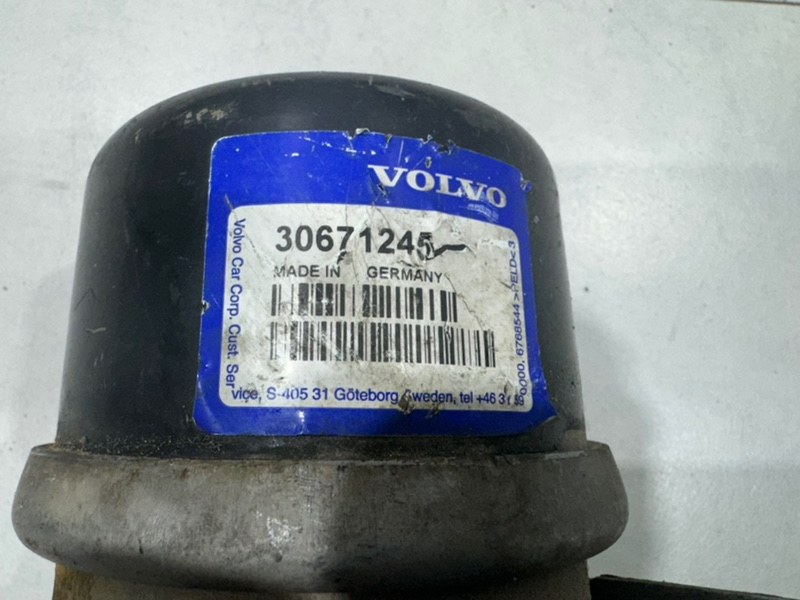 Подушка двигателя правая Volvo XC60